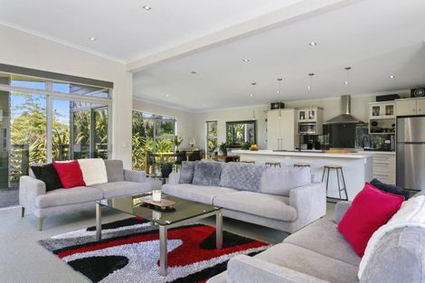 Photo of property in 27 Loch Views Road, Acacia Bay, Taupo, 3385