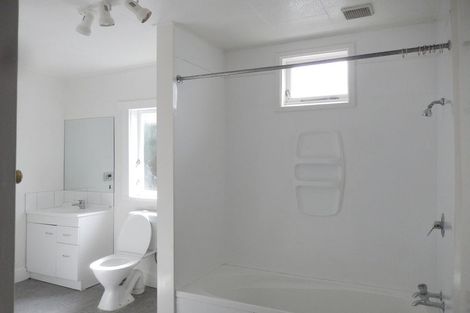 Photo of property in 20 Queens Drive, Kilbirnie, Wellington, 6022