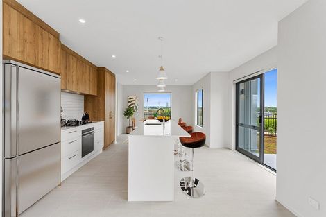 Photo of property in 39 Parkmore Drive, Rosehill, Papakura, 2113