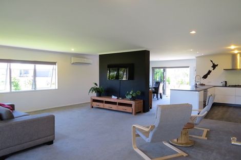 Photo of property in 32 Victoria Street, Coromandel, 3506