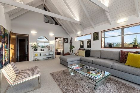 Photo of property in 1/7 Whitby Crescent, Mairangi Bay, Auckland, 0630