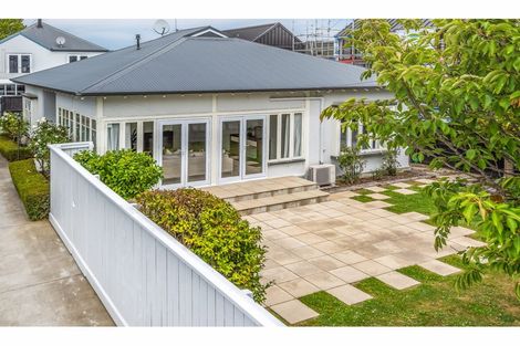 Photo of property in 52 Hawkesbury Avenue, St Albans, Christchurch, 8014