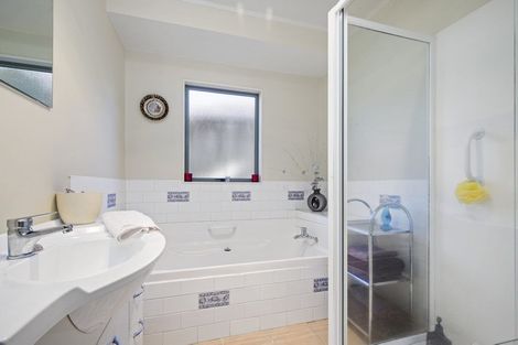 Photo of property in 65 The Glade South, Pukekohe, 2120