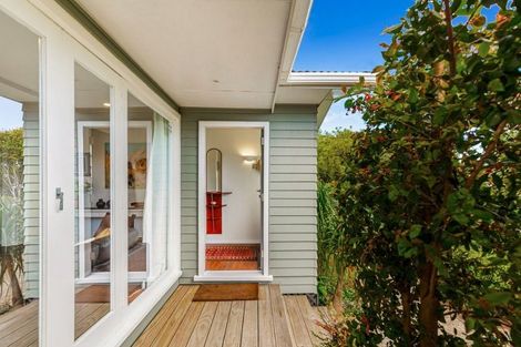 Photo of property in 55 Graham Avenue, Te Atatu Peninsula, Auckland, 0610