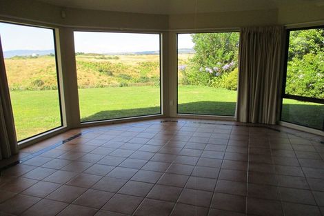 Photo of property in 35 Ruapehu Drive, Fitzherbert, Palmerston North, 4410