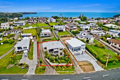 Photo of property in 2/19 Tindalls Bay Road, Tindalls Beach, Whangaparaoa, 0930