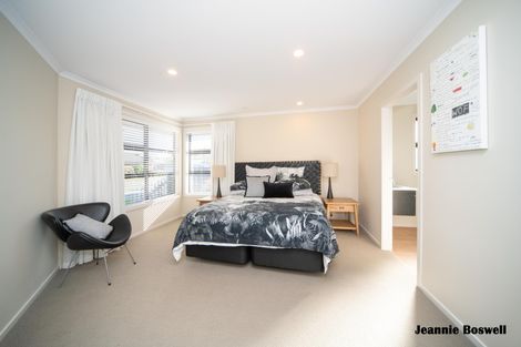Photo of property in 8 Medallion Court, Kelvin Grove, Palmerston North, 4414
