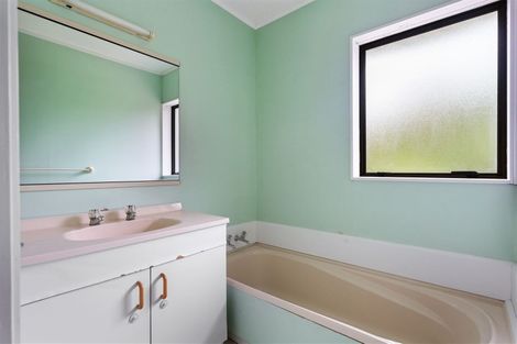 Photo of property in 43 Ewhurst Place, Goodwood Heights, Auckland, 2105