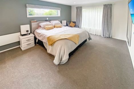 Photo of property in 54 Regency Crescent, Redwood, Christchurch, 8051