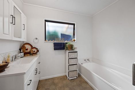 Photo of property in 6 Dillon Drive, Bell Block, New Plymouth, 4312