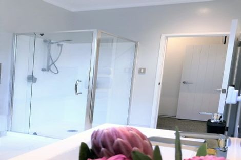 Photo of property in 2 Huarahi Pai Road, Huapai, Kumeu, 0810