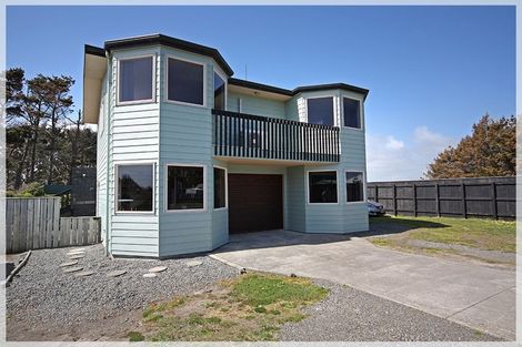 Photo of property in 2076 Tangimoana Road, Tangimoana, Palmerston North, 4473