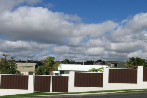 Photo of property in 1/34 Eastern Beach Road, Eastern Beach, Auckland, 2012