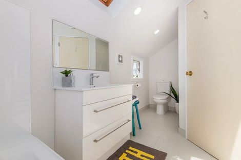 Photo of property in 1/28 Beach Road, Castor Bay, Auckland, 0620