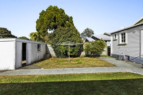 Photo of property in 25 Paynters Avenue, Strandon, New Plymouth, 4312
