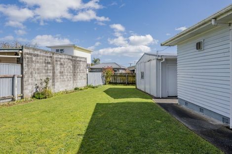 Photo of property in 6 Selwyn Street, Levin, 5510