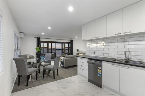 Photo of property in 61b Highland Park Drive, Highland Park, Auckland, 2010