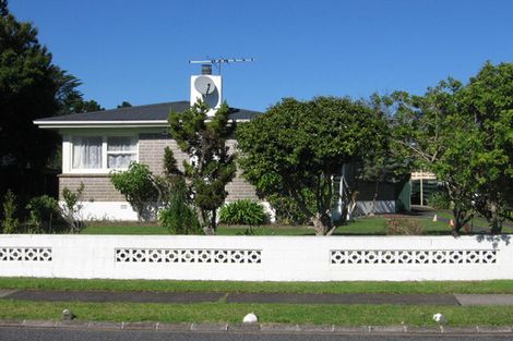 Photo of property in 135 Edgewater Drive, Pakuranga, Auckland, 2010