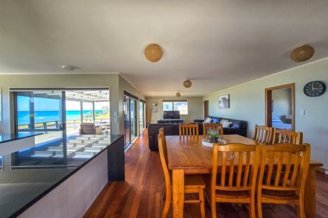 Photo of property in 167 Pukehina Parade, Pukehina, 3189
