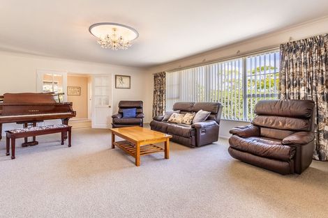 Photo of property in 10 Rosebank Grove, Waikanae, 5036