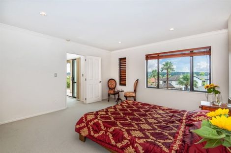 Photo of property in 52 Scarlet Oak Drive, Schnapper Rock, Auckland, 0632