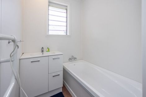 Photo of property in 1 Kenney Crescent, Fairfield, Hamilton, 3214