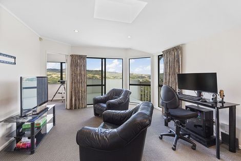 Photo of property in 13 Chastudon Place, Tawa, Wellington, 5028