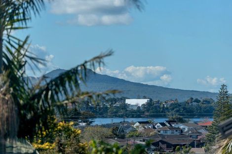 Photo of property in 43 Forrest Hill Road, Milford, Auckland, 0620