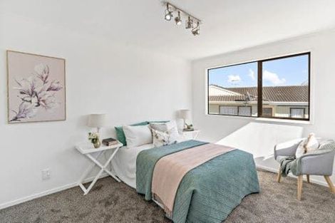 Photo of property in 9 Massine Place, Randwick Park, Auckland, 2105
