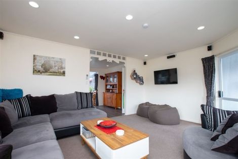 Photo of property in 2 Caesar Roose Drive, Glenview, Hamilton, 3206