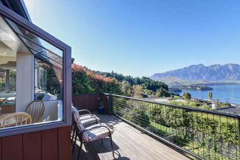 Photo of property in 49b Wynyard Crescent, Fernhill, Queenstown, 9300