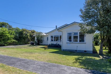 Photo of property in 15 Mahoe Street, Otaki Beach, Otaki, 5512