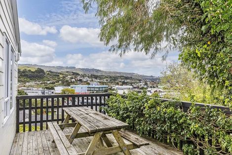 Photo of property in 9 Hampton Hill Road, Tawa, Wellington, 5028