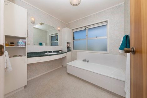 Photo of property in 5 Elizabeth Place, Mairangi Bay, Auckland, 0630
