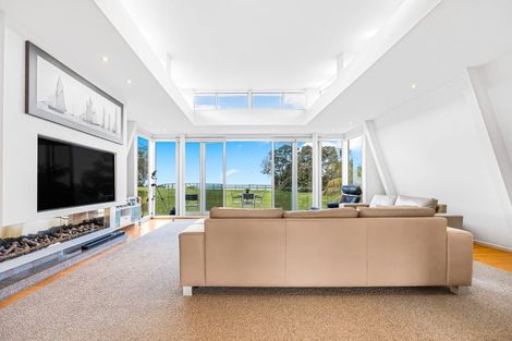 Photo of property in 127 Beach Road, Castor Bay, Auckland, 0620