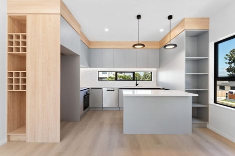 Photo of property in 729 Massey Road, Mangere, Auckland, 2022