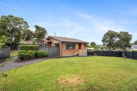 Photo of property in 37 Parkhill Road, Mellons Bay, Auckland, 2014