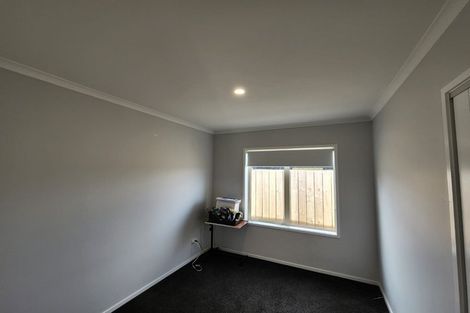 Photo of property in 30 Opouatu Avenue, Glenbrook, 2681