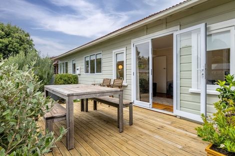 Photo of property in 35 Hicks Crescent, Waikanae Beach, Waikanae, 5036