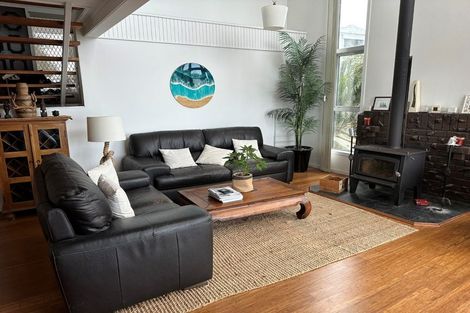Photo of property in 10 Sykes Avenue, Hatfields Beach, Orewa, 0931