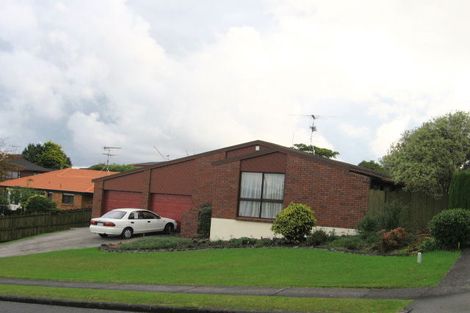 Photo of property in 4 St Simon Place, Botany Downs, Auckland, 2010