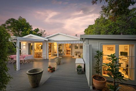 Photo of property in 6 Finnis Lane, Hospital Hill, Napier, 4110