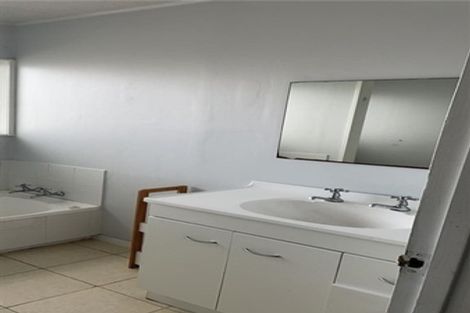 Photo of property in 76 Shifnal Drive, Randwick Park, Auckland, 2105