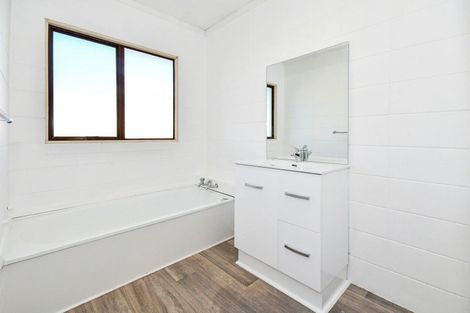 Photo of property in 2/32 Domain Street, Waiuku, 2123