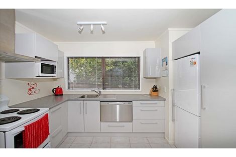 Photo of property in 2/1 Flavia Close, Torbay, Auckland, 0630