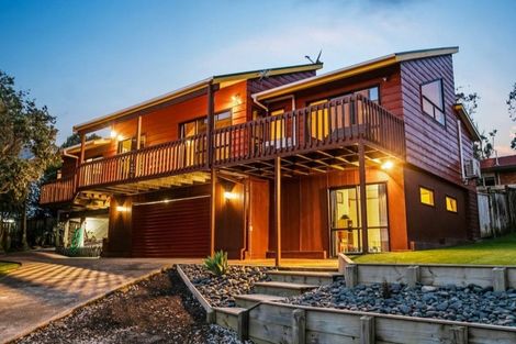 Photo of property in 17 Sungrove Rise, Sunnyvale, Auckland, 0612