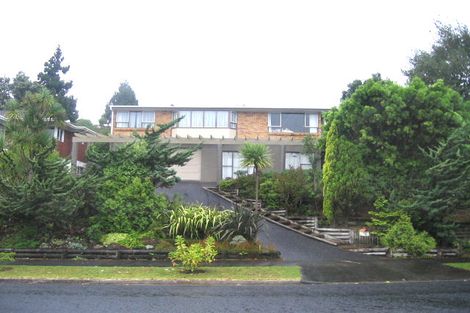 Photo of property in 33 Chelsea View Drive, Chatswood, Auckland, 0626