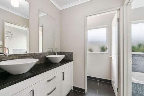 Photo of property in 4 Trinity Place, Albany, Auckland, 0632
