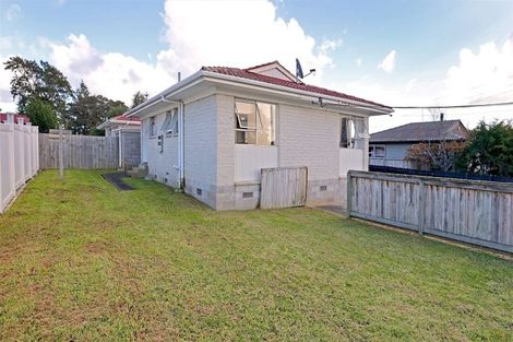 Photo of property in 1/28 Taipari Road, Te Atatu Peninsula, Auckland, 0610