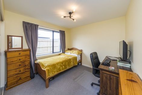 Photo of property in 5 Sardinia Grove, Fitzherbert, Palmerston North, 4410